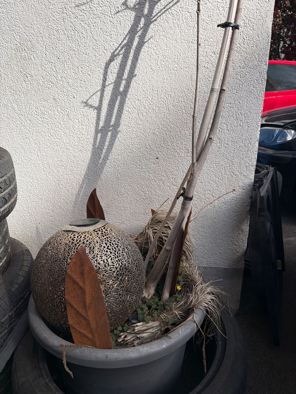 Blumentöpfe: Blumentopf mit Deko – Gebraucht aus Herisau von flo_28qp
