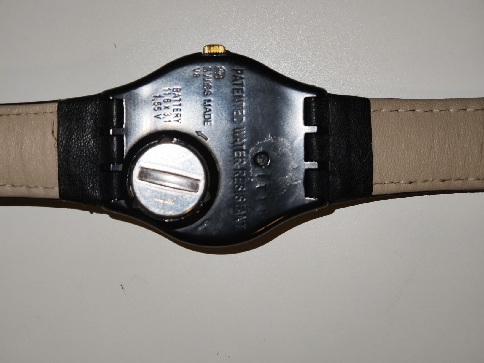 Swatch Montres: Swatch Watch Black Leather Strap Analog – D'occasion à Bellmund par jea_9xst 1