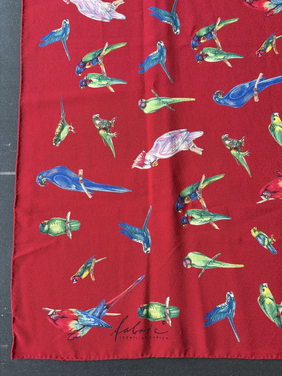 Fabric Frontline Foulards, Tücher & Schals: „Fabric Frontline“ Seidenschal – Gebraucht aus Sins von briller63