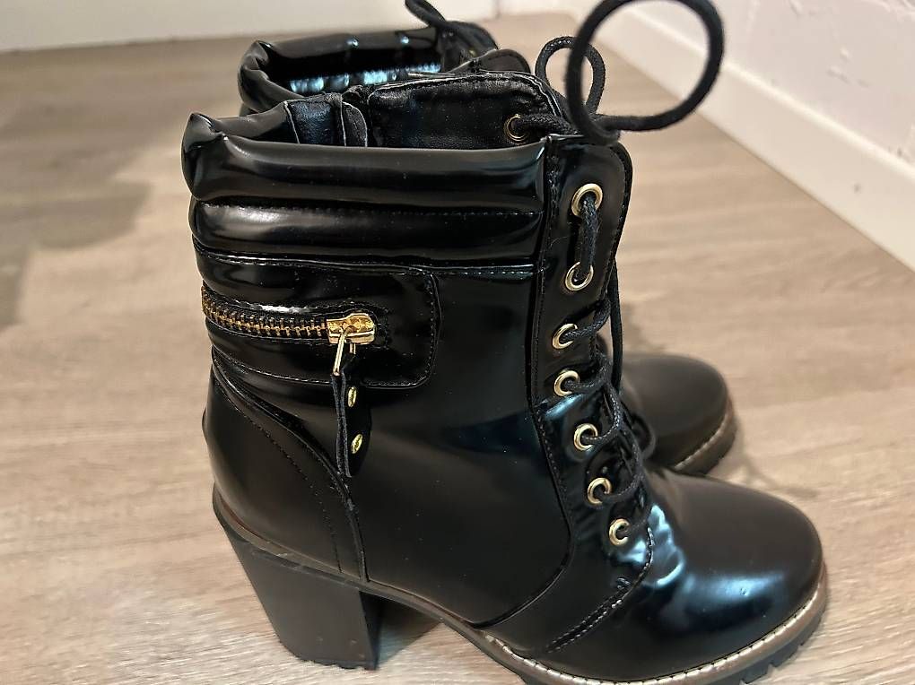 Chaussures femmes: Stiefeletten – D'occasion à Schwerzenbach par nic_zt5r 1