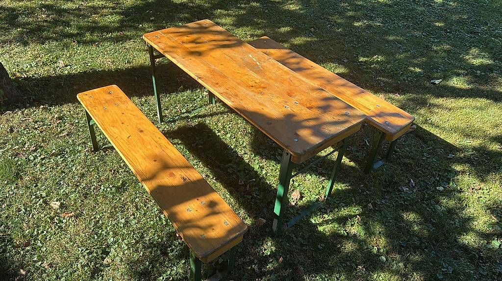 Set di tavolo e panche: Kinder Festbankgarnitur – Usato da Binningen venduto da Bebbi28