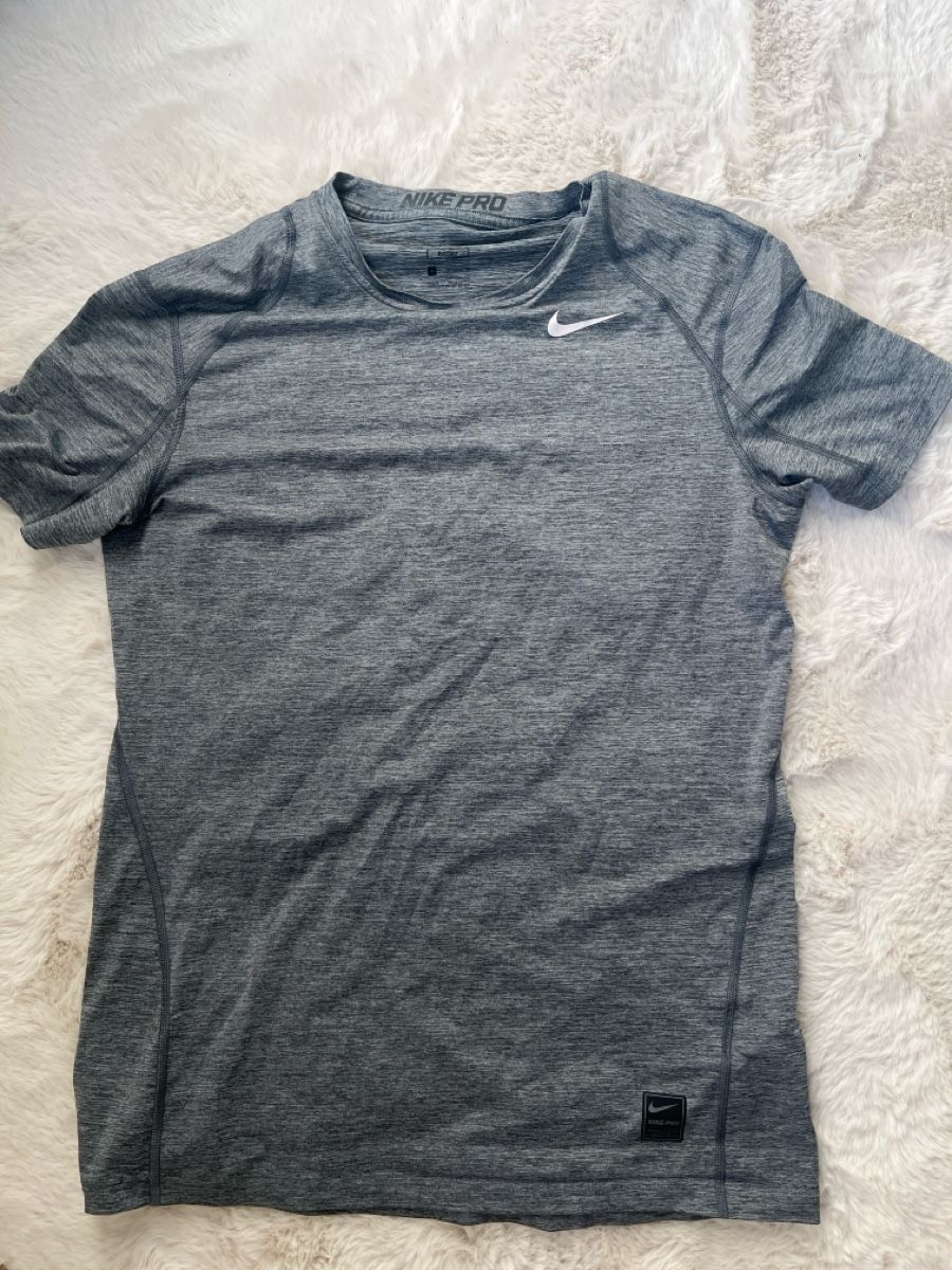 Nike T-shirt: T-shirt Nike  – Nuovo (secondo la descrizione) da Vauffelin venduto da lia_957c