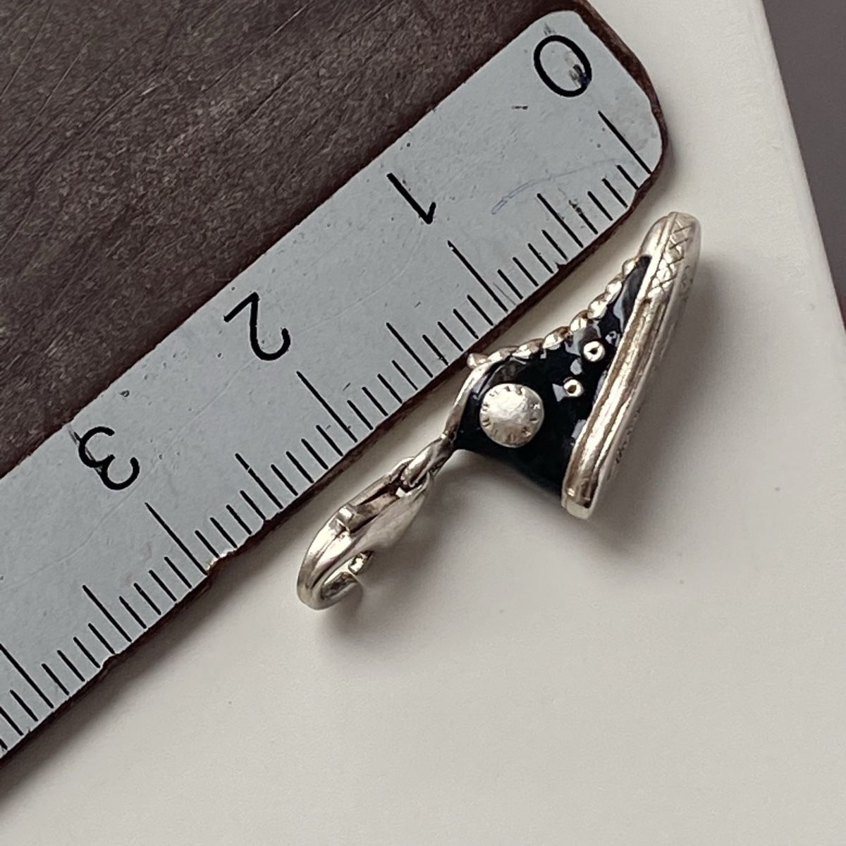 Thomas Sabo Anhänger: Thomas Sabo Silber 925 Schwarzer Turnschuh Charms – Gebraucht aus Givisiez von dor_xb9k 1