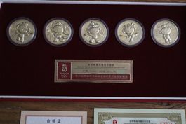 Beijing 2008 – offizielles Olympisches Medaillen‑Set (Fuwa‑M