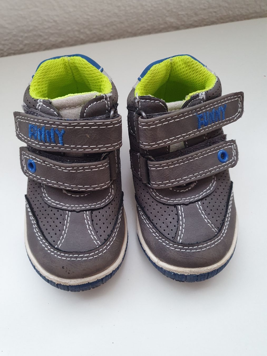 Scarpe da uomo: Turnschuhe Freizeit Schuhe Gr 19 – Usato da Niederönz venduto da STI88