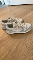Trendige Nike Schuhe, Grösse 40, weiss/beige