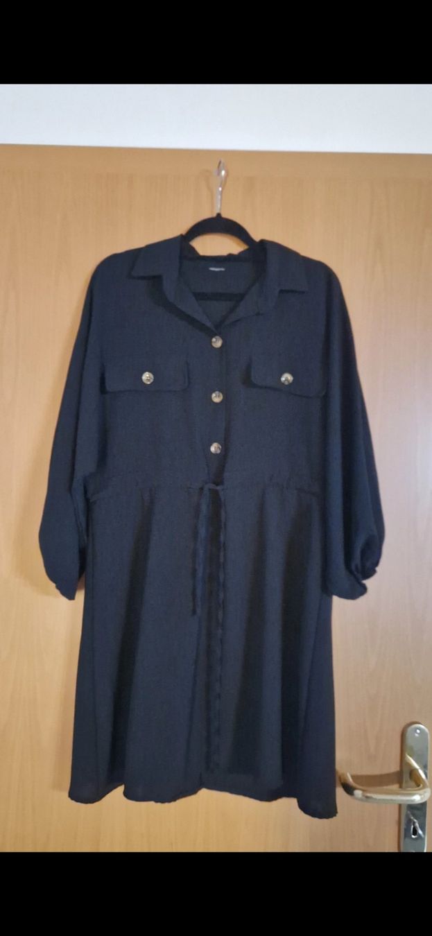 Kleider: Schwarzes Kleid – Gebraucht aus Bubendorf von ang_b829