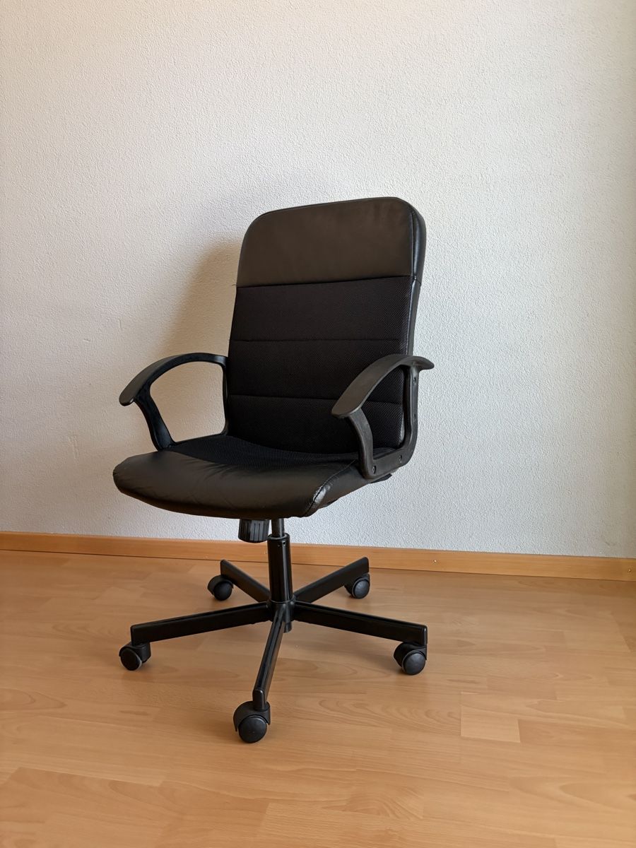 Sedie a rotelle: IKEA Bürostuhl – Usato da Luzern venduto da hoppipoop 1
