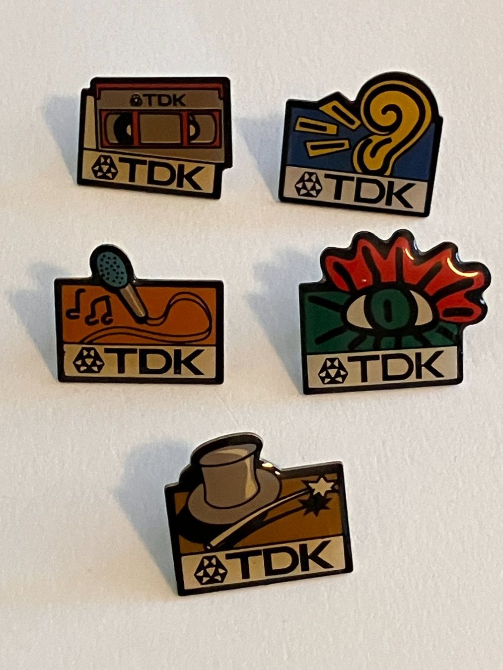 Placchette & Badge: 5 Pin TDK – Usato da Basel venduto da djwwpp