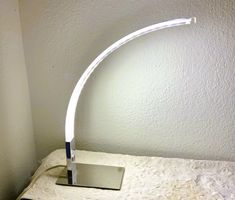 Schreibtischlampe LED Bogenform Chrom Metall gebraucht
