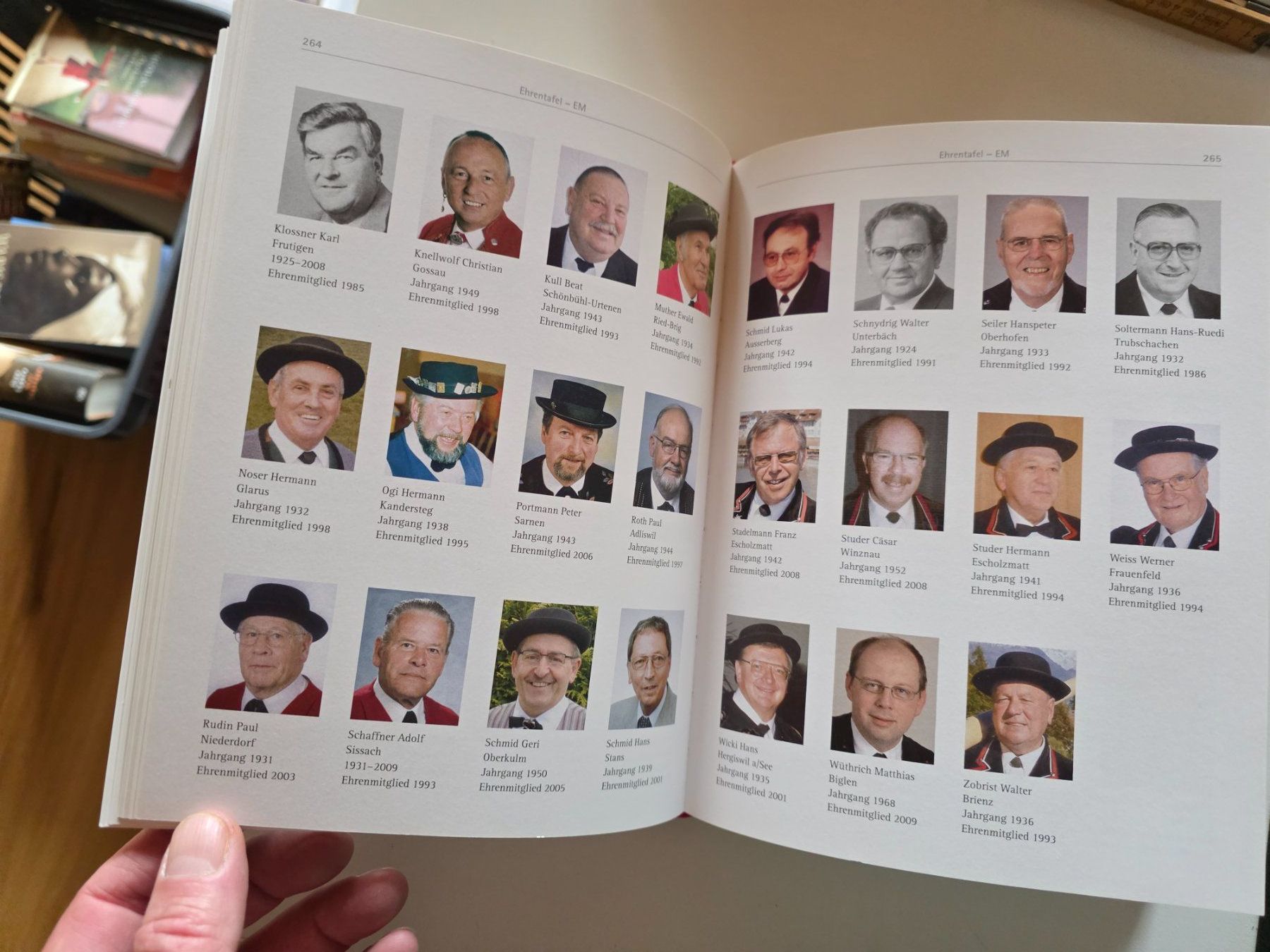 Libri: Lebendiges Schweizer Brauchtum - Eidgen. Jodler Verband 2010 – Usato da Walterswil BE venduto da Lonitti 1