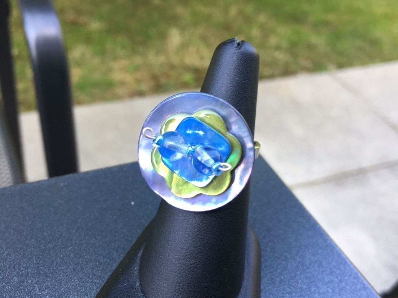 Anelli: Bague bleue fabriquée avec boutons – Nuovo (secondo la descrizione) da Veyrier venduto da Leilazizou 2