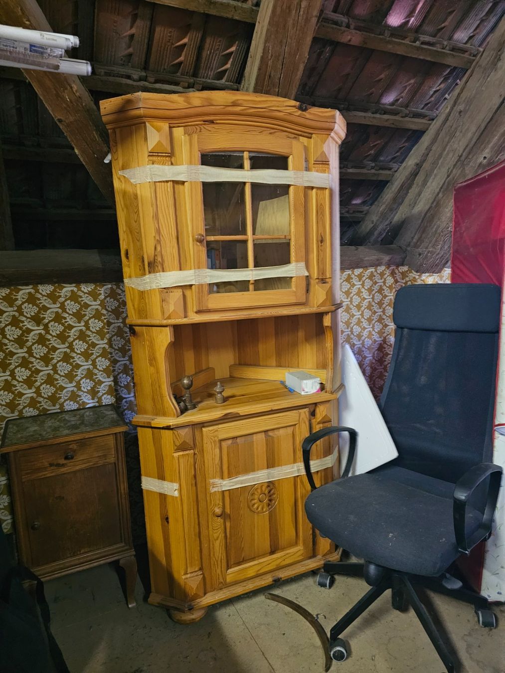 Vitrines: Eckvitrine Holz – D'occasion à Oberhofen AG par Flower1966