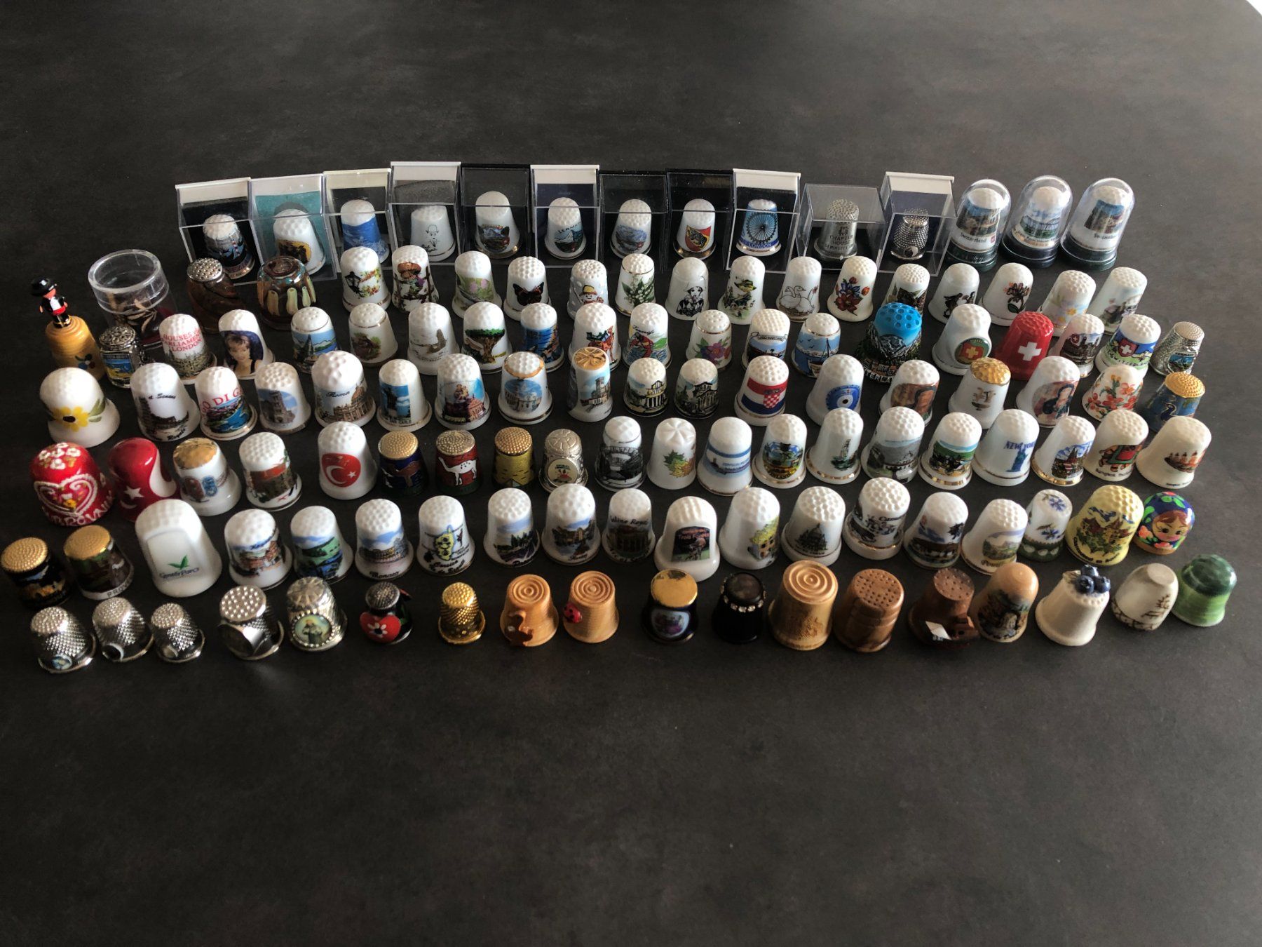 Ditali: Collection de dés à coudre – Nuovo e nell'imballaggio originale da Corcelles NE venduto da Bergamont2019