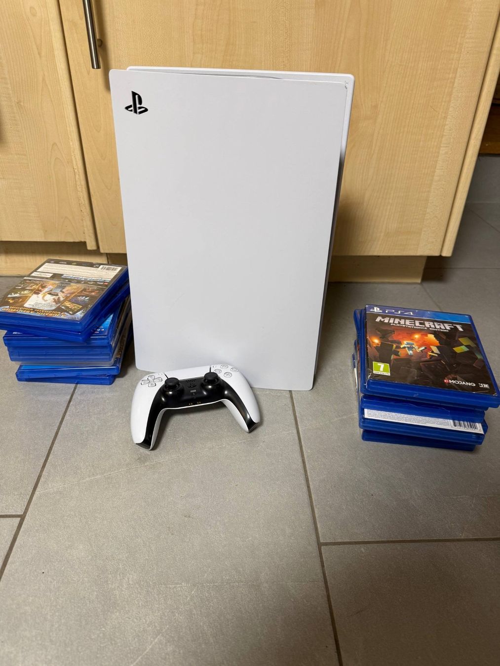 Sony Console: PlayStation 5 Disc Edition inklusive Controller (PS5) – Usato da Naters venduto da vir_8t9z 3