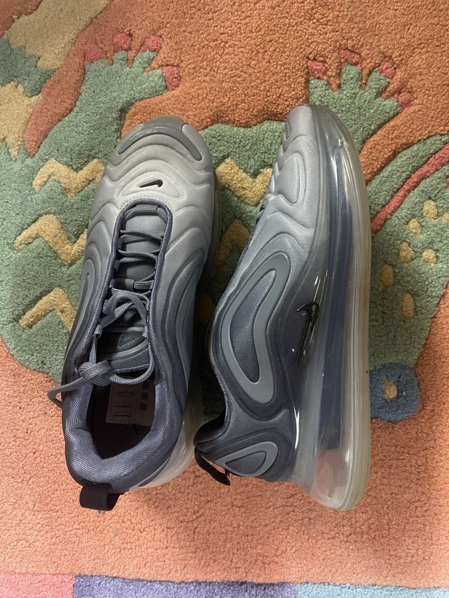 Herrenschuhe: Nike Air Max 720 Grau – Neu (gemäss Beschreibung) aus Adliswil von mei_f5ps