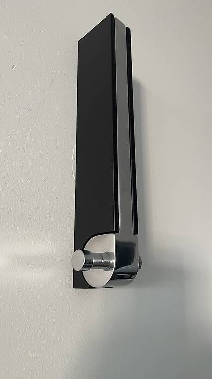Garderobe: Garderobe-Wandhaken schwarz einklappbar – Gebraucht aus Bottighofen von con_6lgw 1
