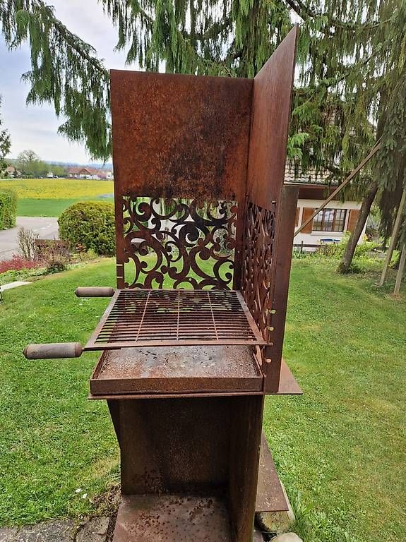 Grills: Holzkohlegrill Stahlblech – Gebraucht aus Solothurn von Kuesel1