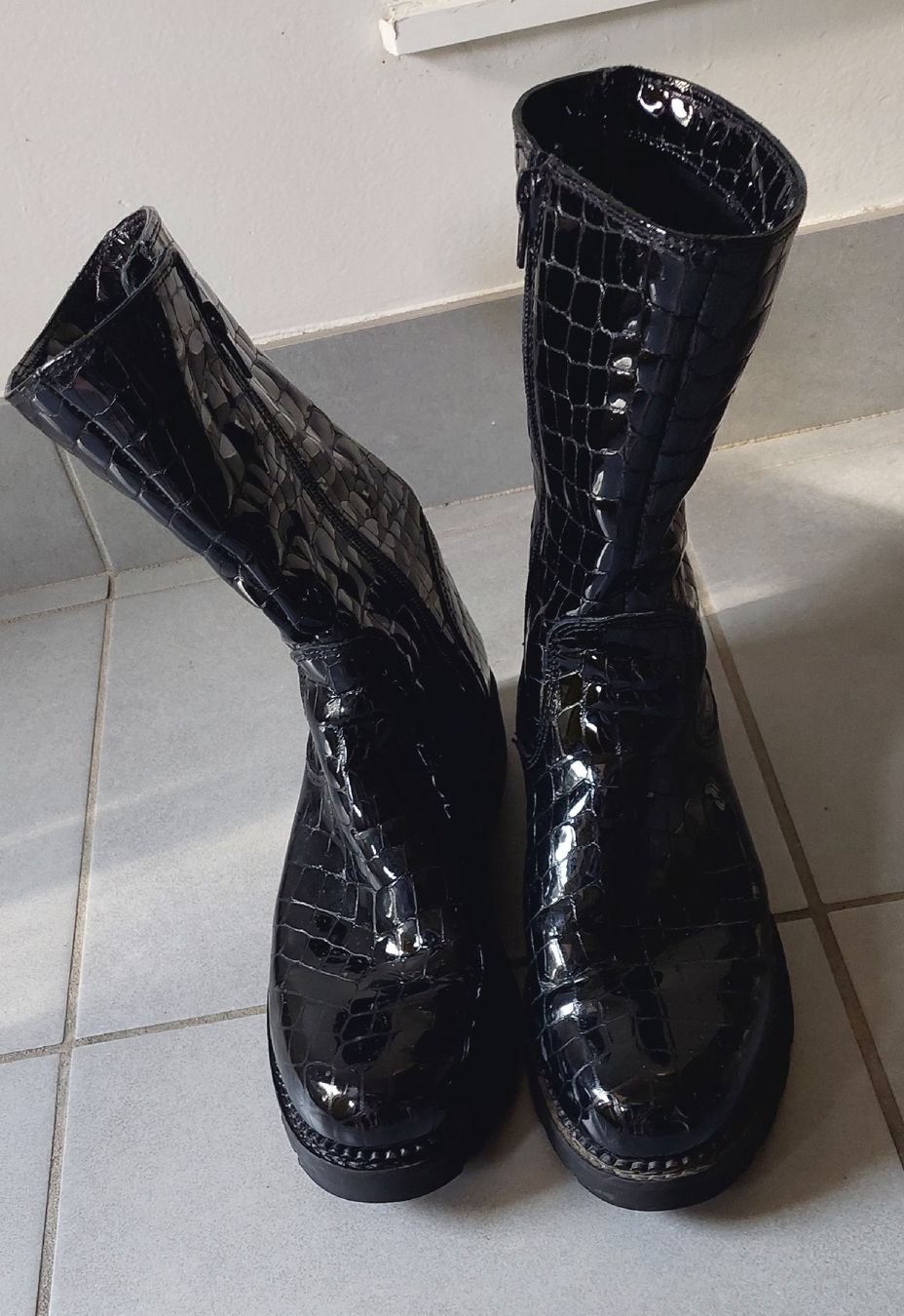 Chaussures femmes: Bottines noires vernies hiver – D'occasion à Plan-Les-Ouates par Lolothebest 4