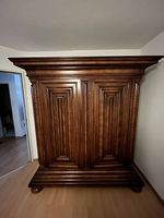 Prächtiger Kleiderschrank im Barockstil / Massivholz-Optik