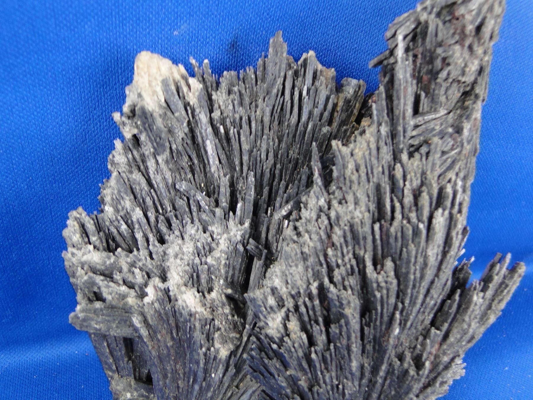 Minerali & Pietre curative: Kyanit – Usato da Schinznach Bad venduto da Demerald 1