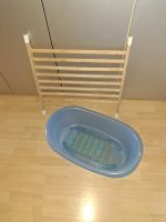 Babywanne mit holzigem Badewanneaufsatz