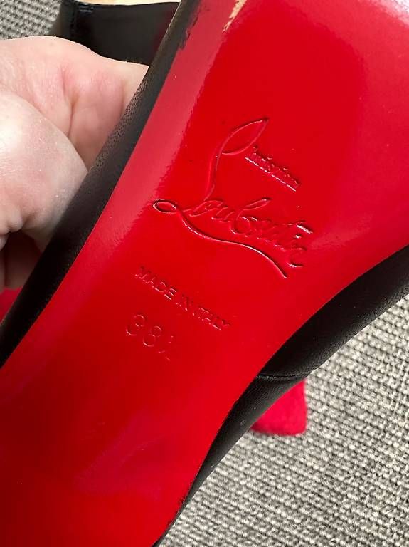 Christian Louboutin Damenschuhe: Original Christian Louboutin Simple Pumps - 38.5 – Gebraucht aus Basel von Ste_j5qf 4