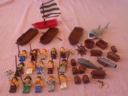 Lego PIRATEN Figuren mit Booten Kanonen Fässer Schatztruhen