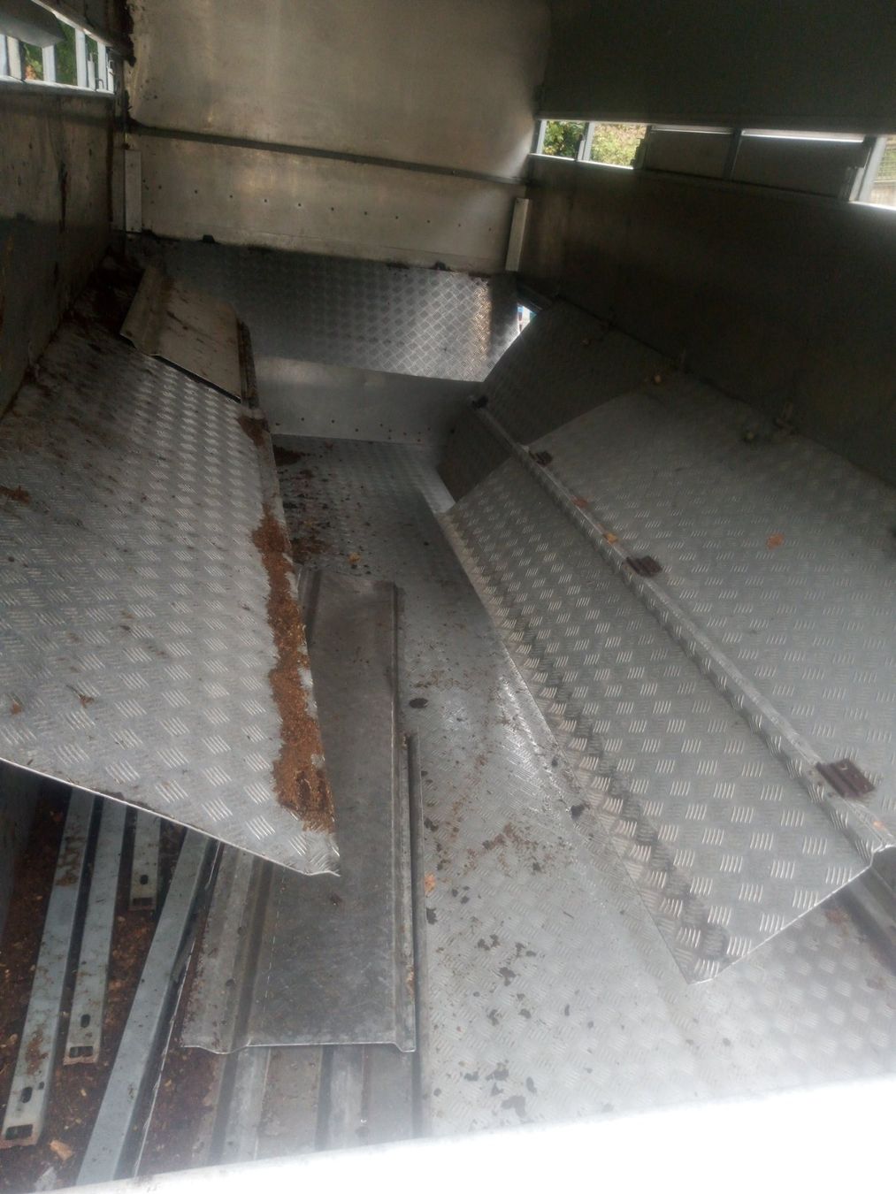 Ifor Remorques: Viehtransporter Ifor Williams – Défectueux à Rüttenen par Dart4 7