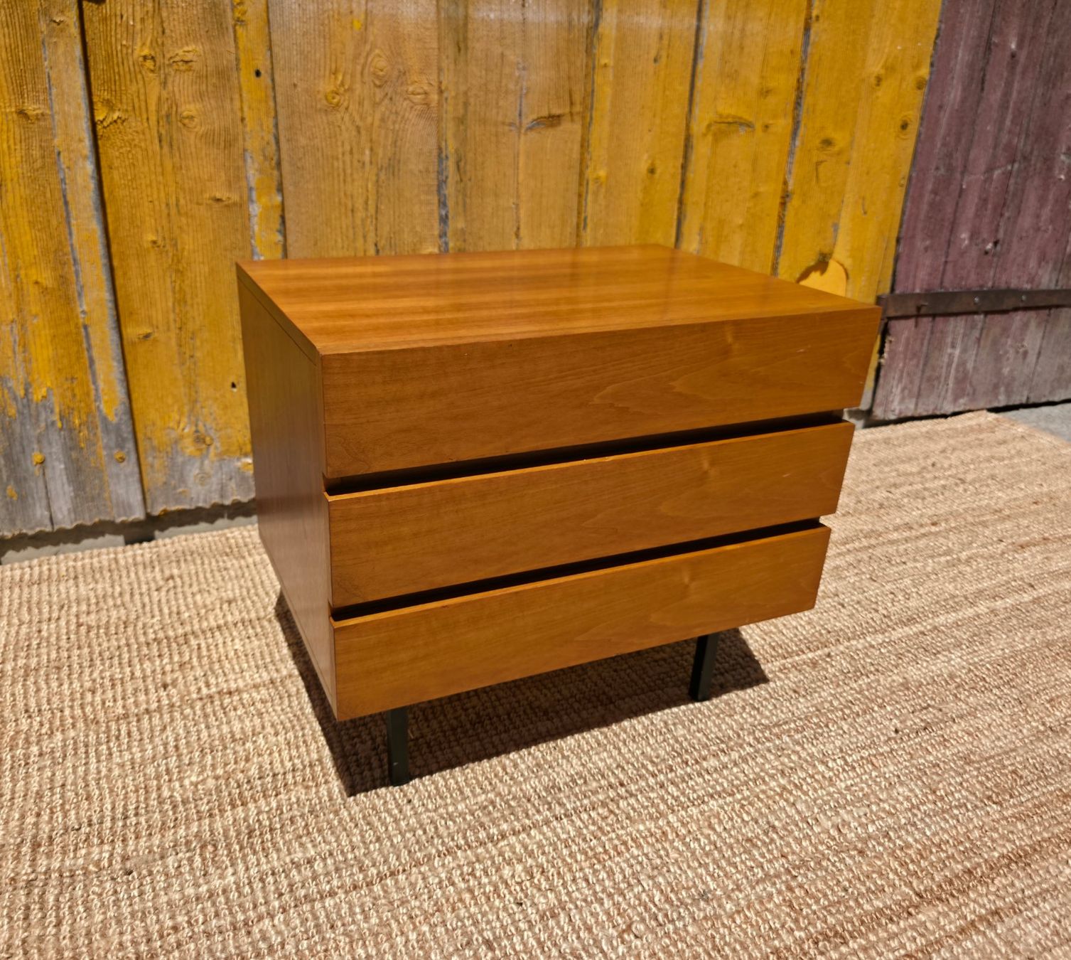 Cassettiere: Mid Century  Minimalist Sideboard Nussbaum – Usato da Haslen AI venduto da Vintagelix 2