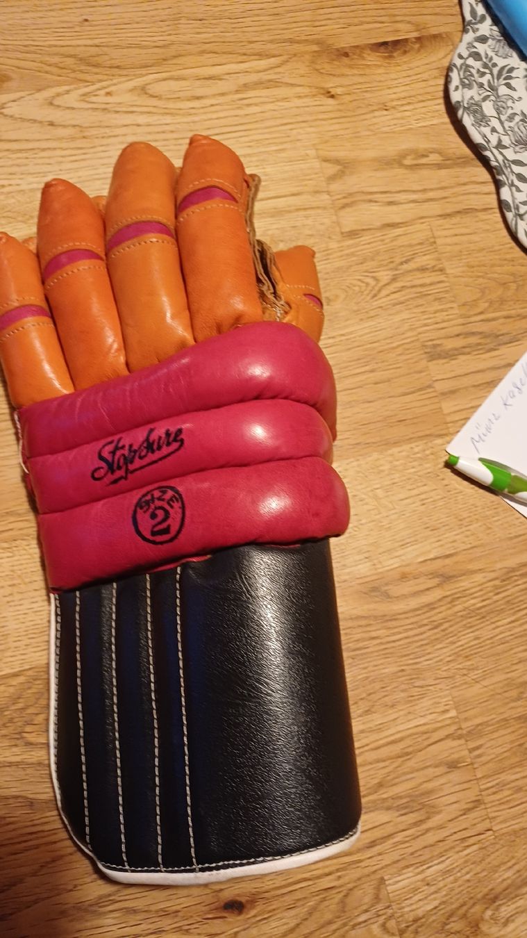 Altri accessori da uomo: Alte Eishockey Handschuhe – Usato da Flawil venduto da Pinkmalibu 4