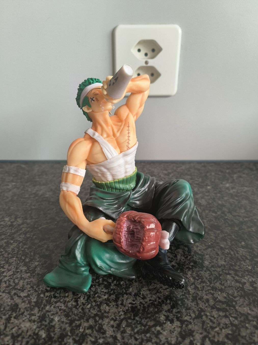 Figuren: One Piece Figur Zoro Figur mit Trinkflasche – Gebraucht aus Emmenbrücke von Marco01334