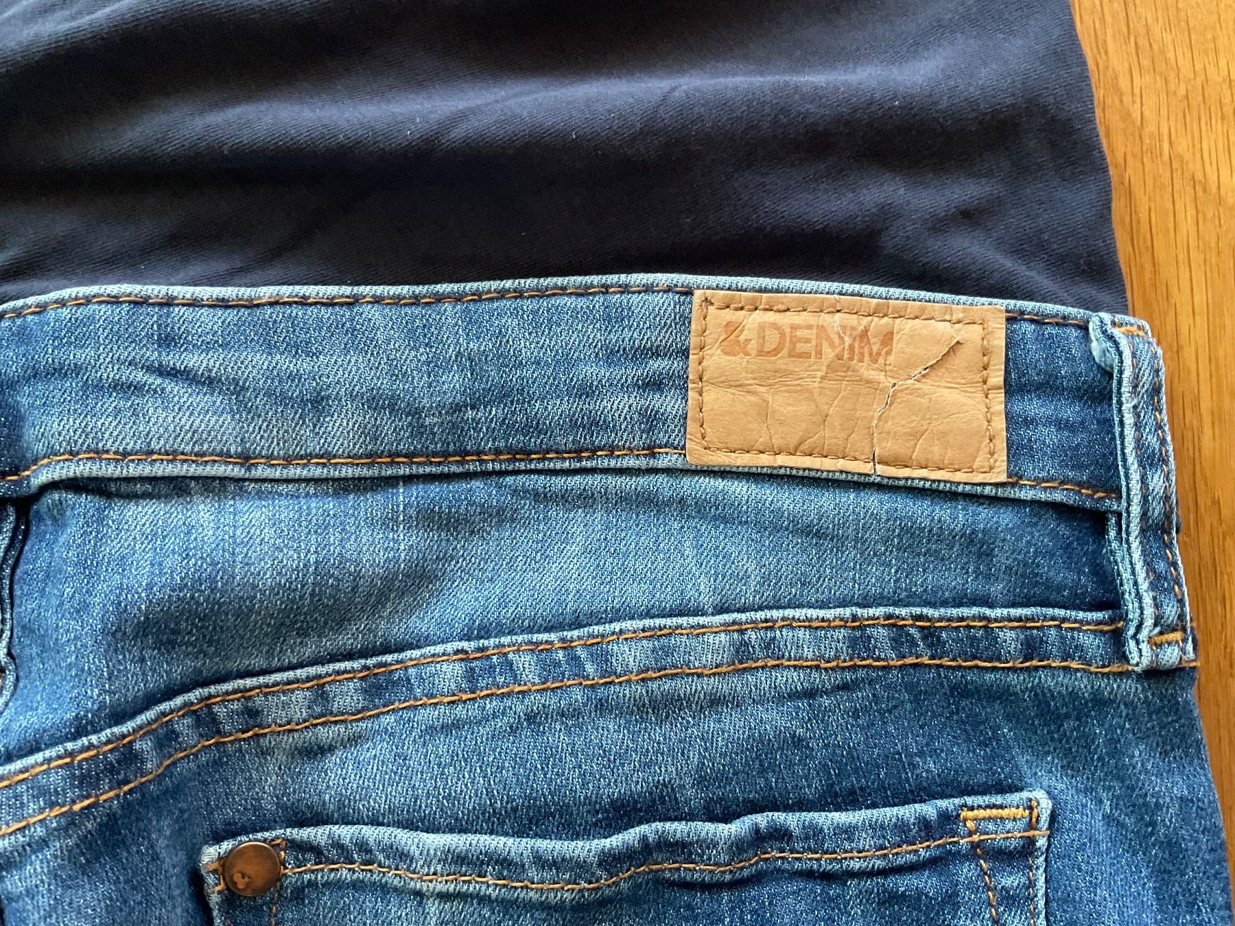 Lotti di vestiti: Umstandskleidung, 4 Jeans – Usato da Niederteufen venduto da sicmu 2