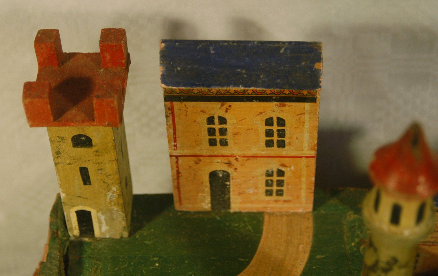 Jouets: Alte Holz-Spielburg – D'occasion à Herisau par Wisen 1