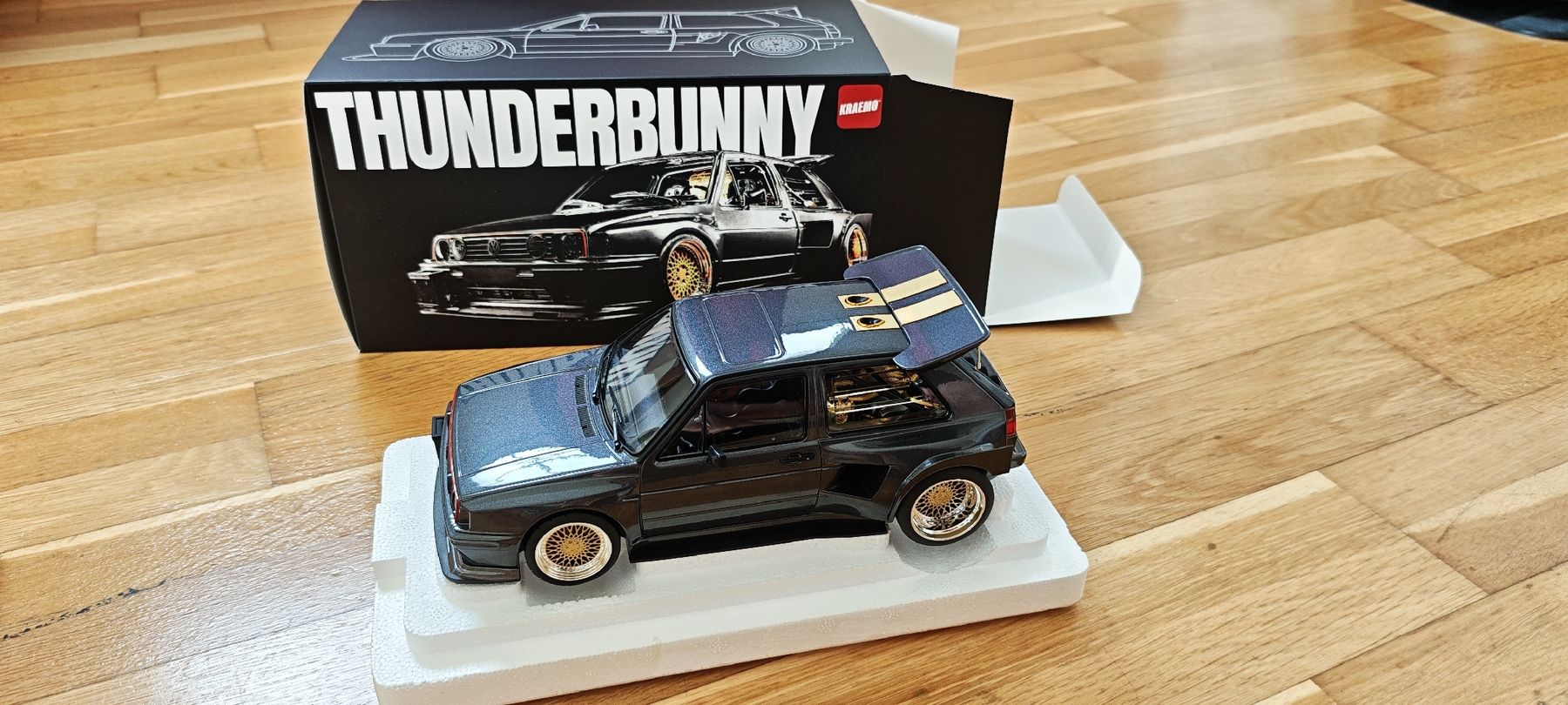 Modellini d'auto: Kraemo Thunderbunny 1:18 – Nuovo e nell'imballaggio originale da Obfelden venduto da Racetac