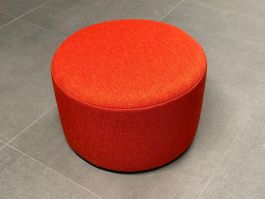 Hocker und Tisch