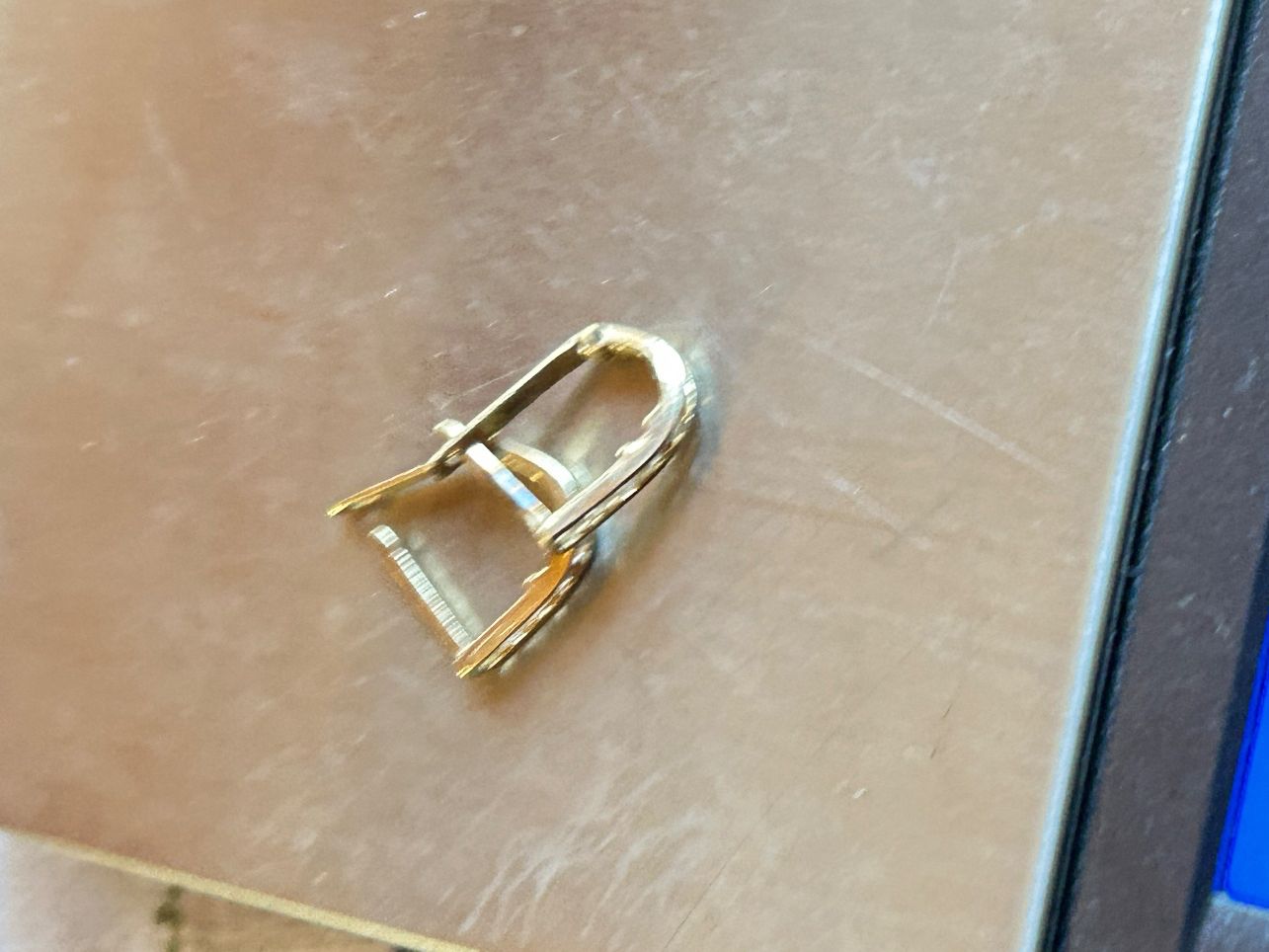 Ohrringe & -stecker: Kreolen halbrund goldfarben  Whities – Gebraucht aus Dittingen von Bellevista 5