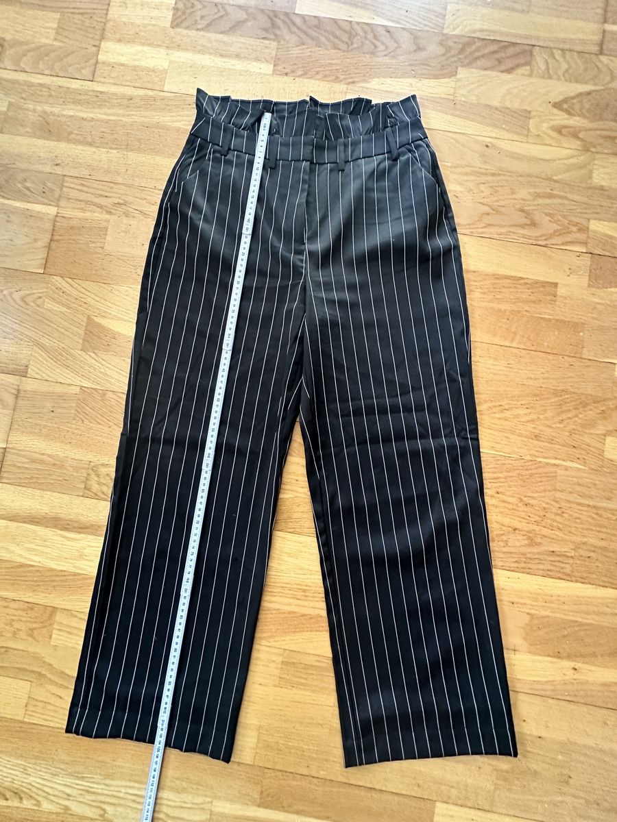 Vero Moda Hosen: Pantalon classe / élégant rayé noir et blanc – Neu (gemäss Beschreibung) aus Cheseaux-Lausanne von Cerfynie 2