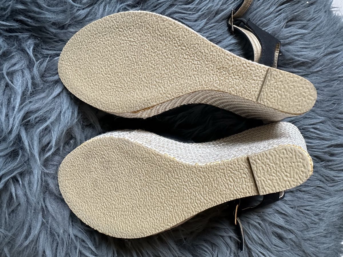 Cube Scarpe da donna: Cube Keilabsatz Schuhe, Stoff schwarz - Grösse 37 – Nuovo (secondo la descrizione) da Wangen SZ venduto da Jaay_Sky 2
