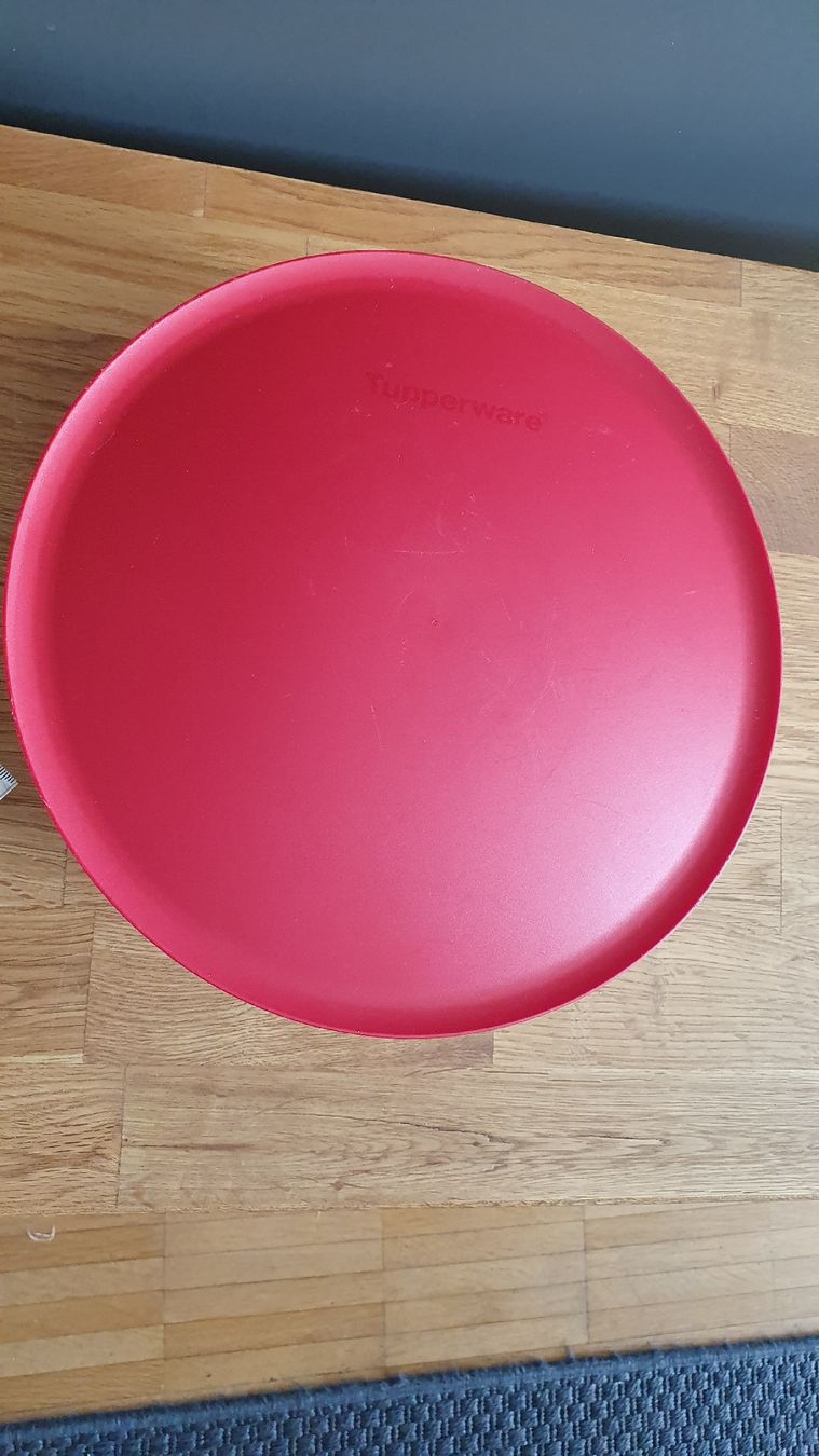 Coupes: Tupperware Schüssel mit Deckel, rot – D'occasion à Laufenburg par megane1959