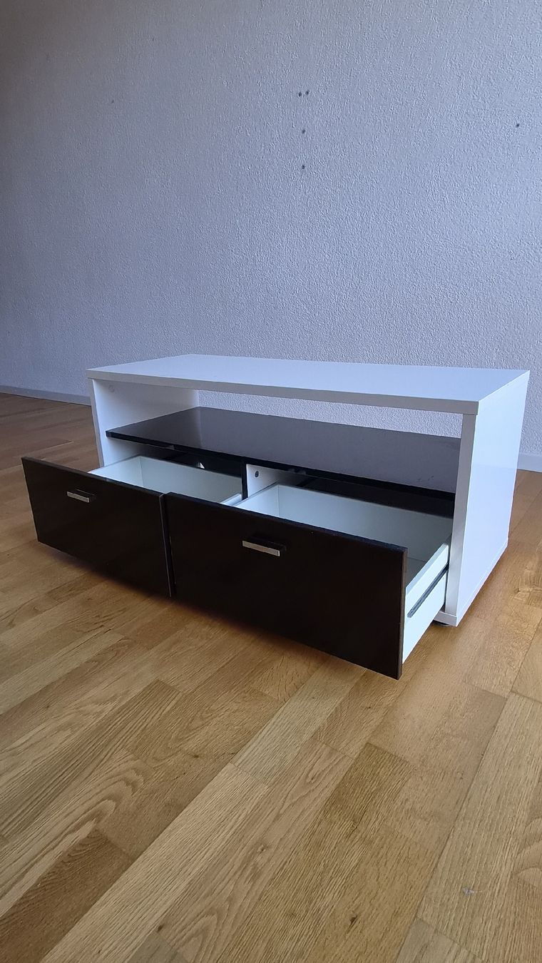 TV Möbel: TV Möbel – Gebraucht aus Winterthur von Lecrae
