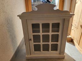 armoire ancienne à suspendre