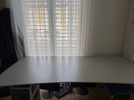 Bürotisch in gutem Zustand