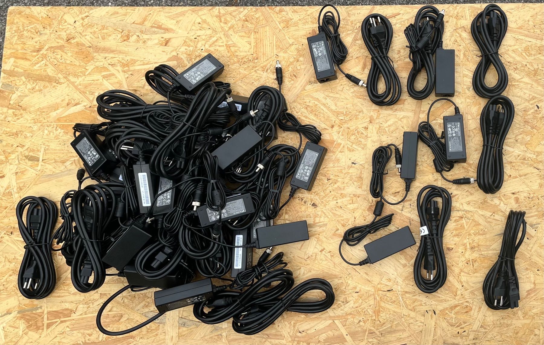 Componenti elettronici: Alimentation 12V-3A – Nuovo (secondo la descrizione) da Delémont venduto da Cannonus