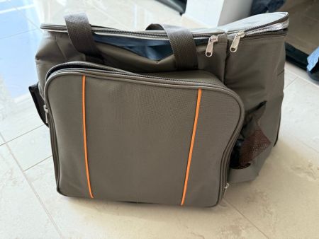 Neue Tolle Picknicktasche mit 2 Kühlfächern und Zubehör