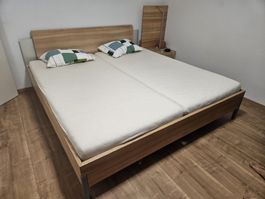 Doppelbett Holzoptik mit Kopfteil und matratze in gutem Zust