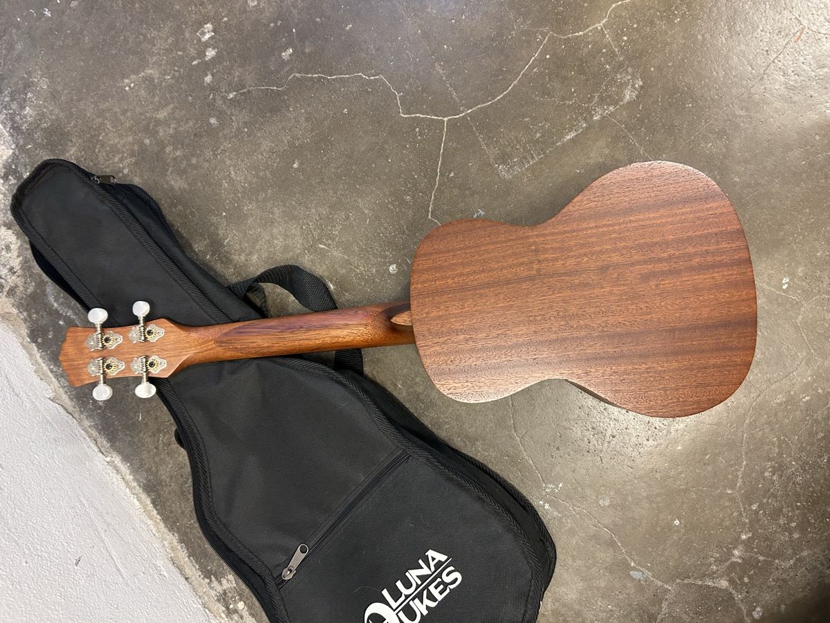 Strumenti musicali: Ukulele Luna – Nuovo (secondo la descrizione) da Luzern venduto da Juhui06 2