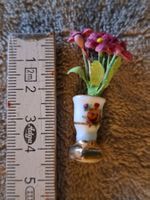 Zauberhaftes Porzellanväseli mit Blumenstrauss, Puppenhaus