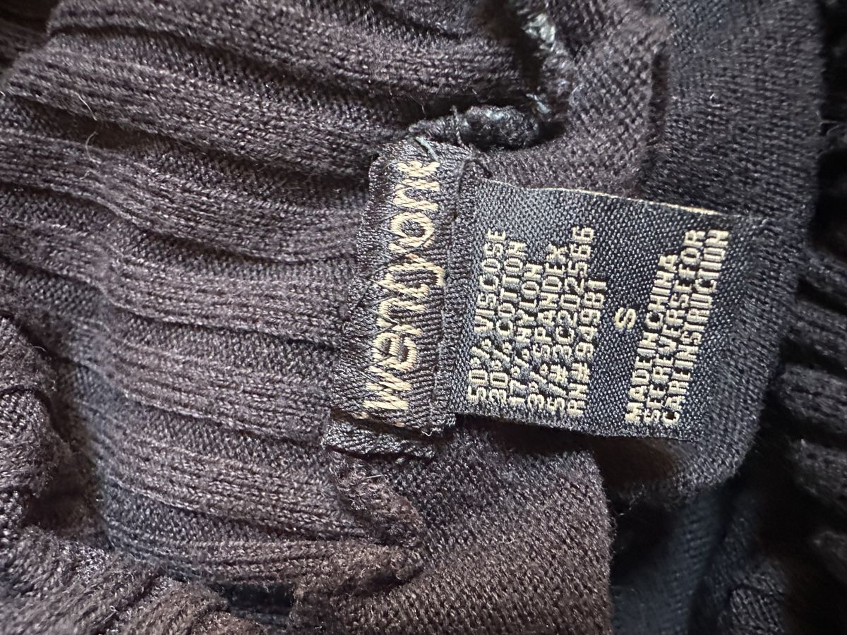 Maglioni & Felpe: Damen Pullover schwarz Grösse S mit Kragen – Usato da Bern venduto da Noeci 4