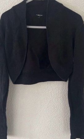 Schwarzer Bolero, Grösse 128 leichter Glitzer